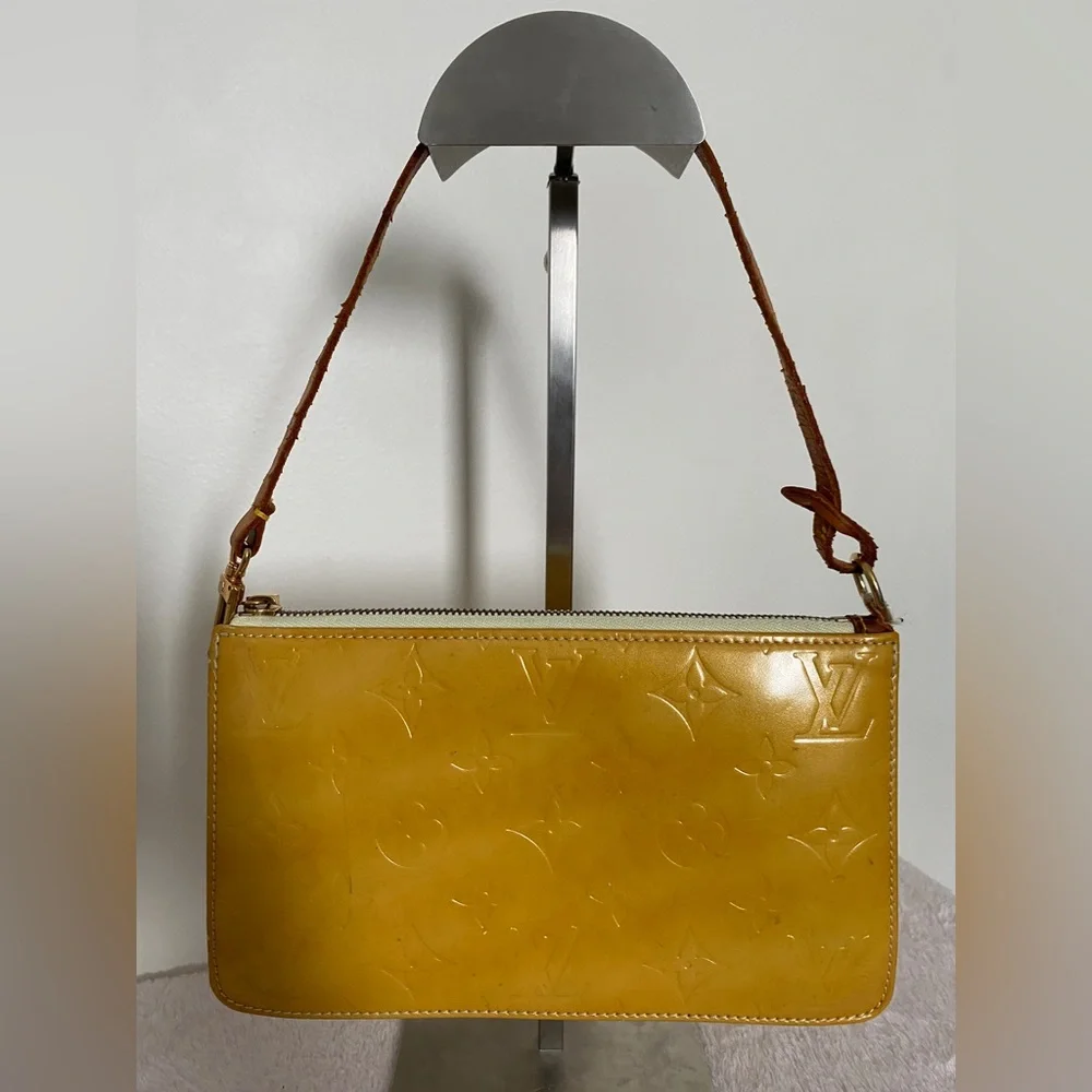 LOUIS VUITTON MONOGRAM VERNIS POCHETTE - Picture 2 of 16
